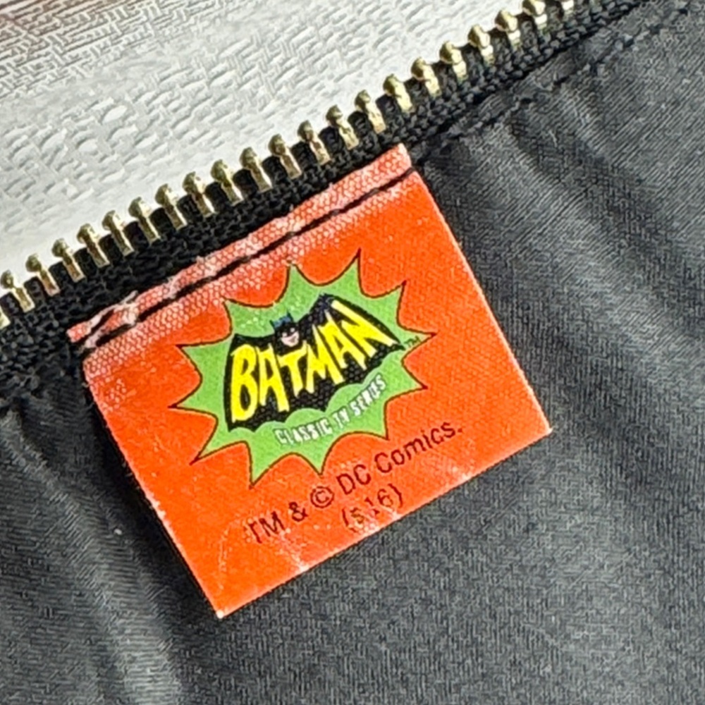 DC Batman Dome Handbag - Picture 7 of 9